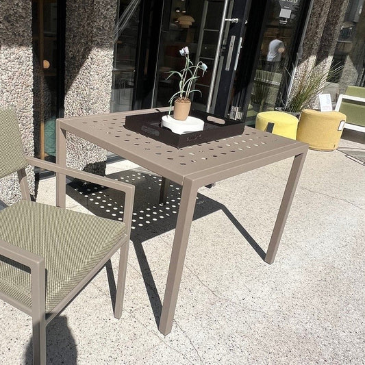 Sundays Frame - Spisebord - Jord - Utstillingsmodell 40%