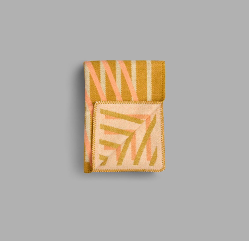 5151 - Peach & pistachio