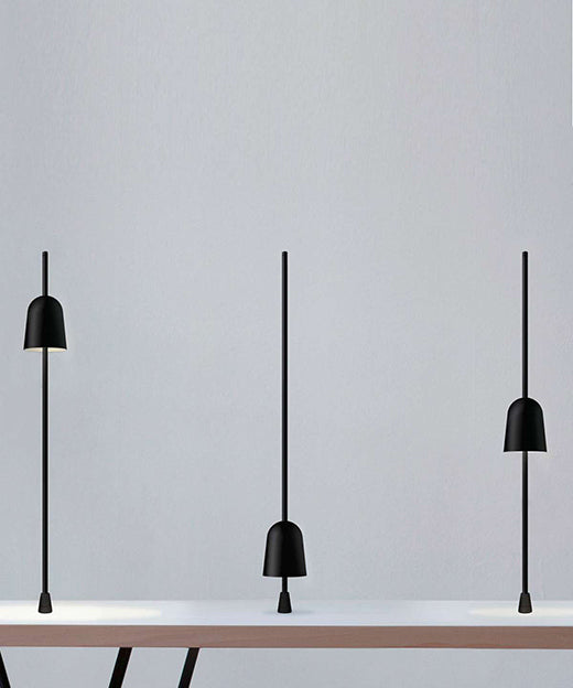 Ascent - Bordlampe med fot - Sort