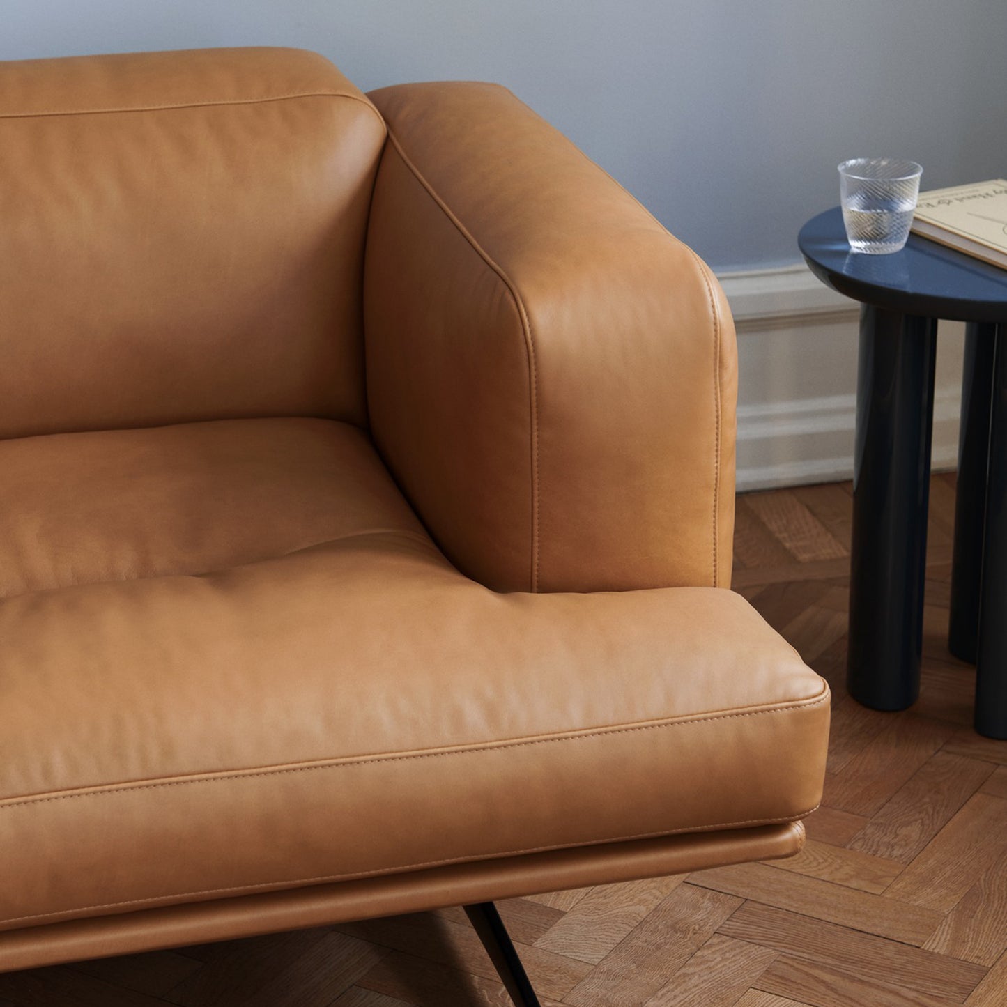 Inland Sofa AV22 - Skinn