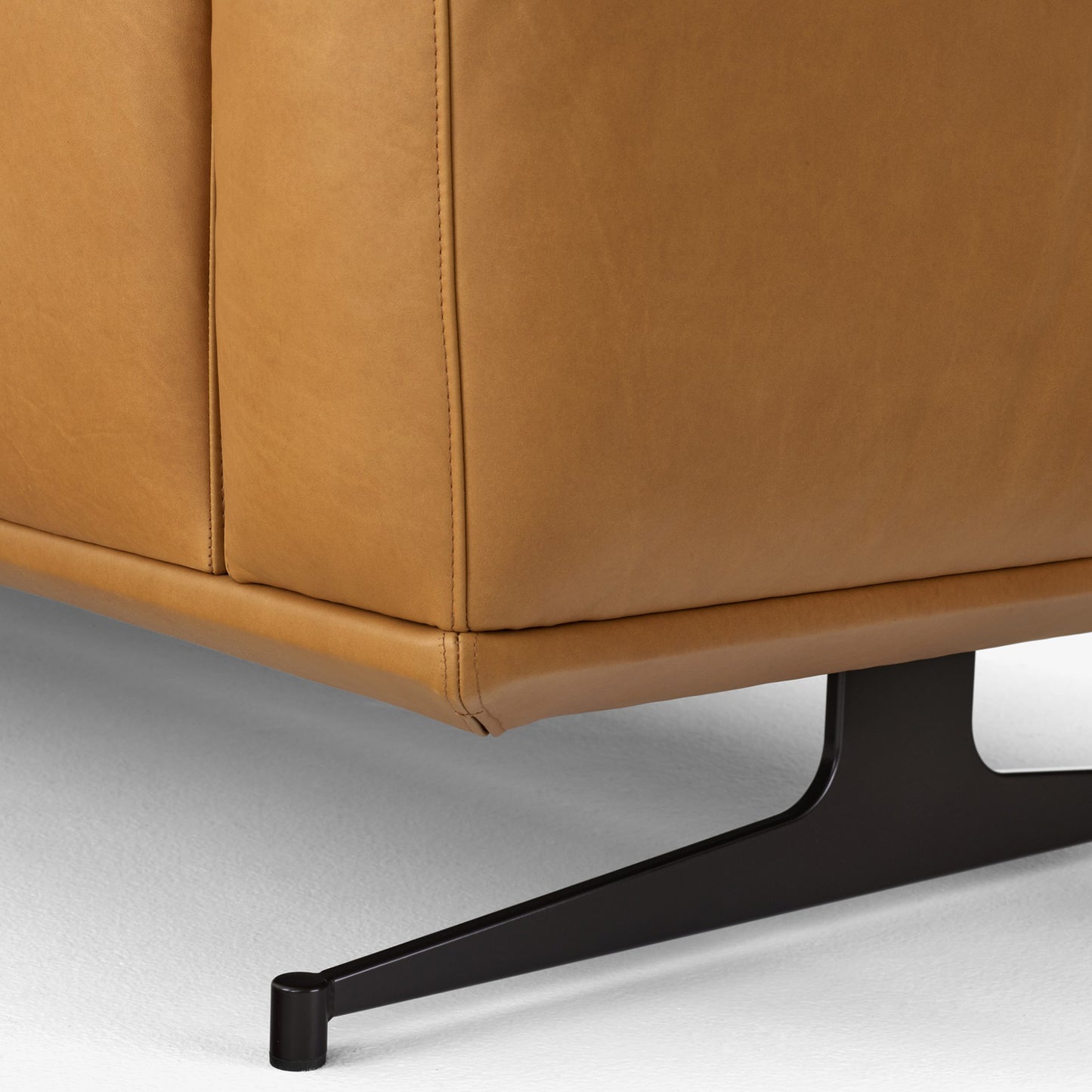 Inland Sofa AV22 - Skinn
