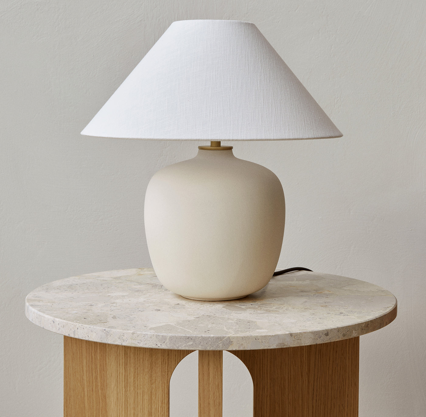 Androgyne Sofabord - Rundt 50cm - Eik