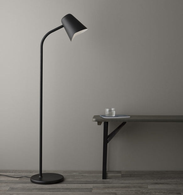 Me - Gulvlampe - Sort