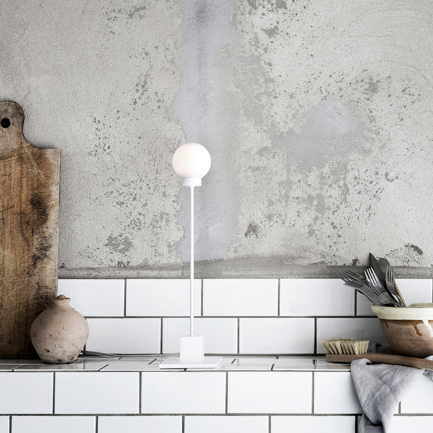 Snowball - Bordlampe - Hvit / stål