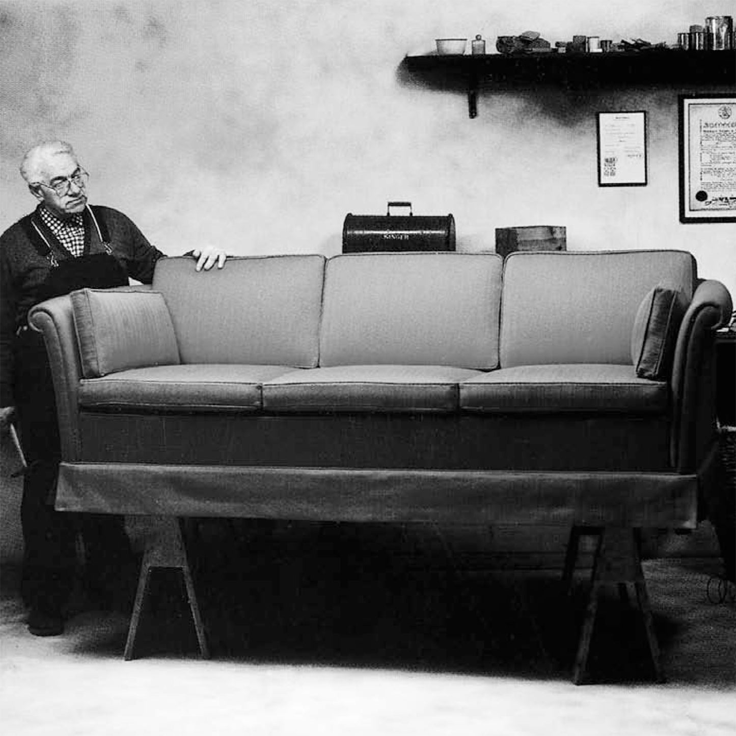 Trim sofa