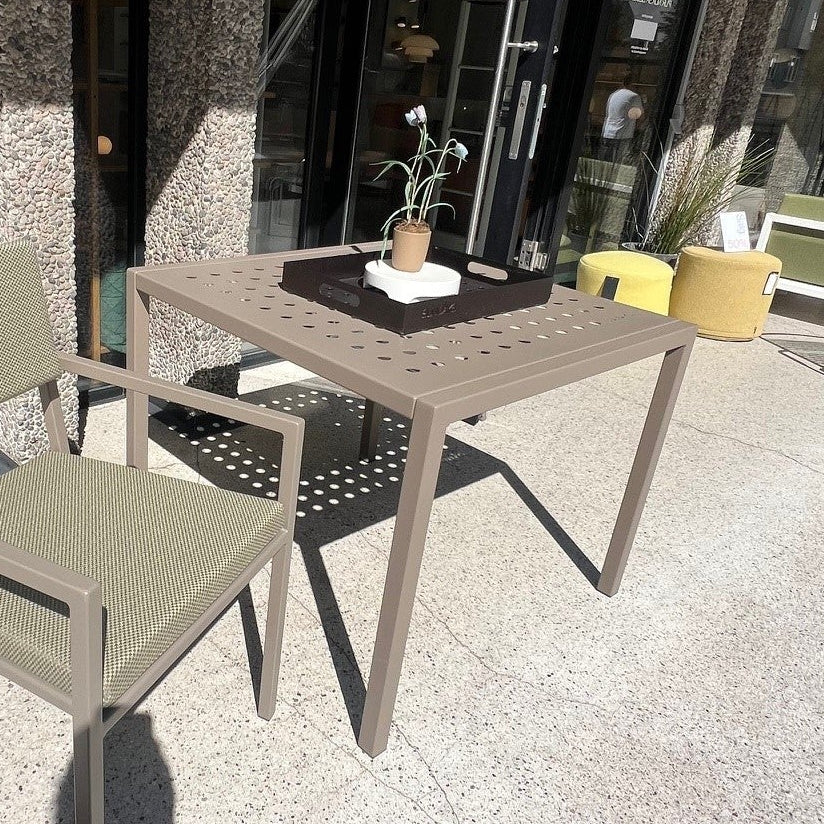 Sundays Frame - Spisebord - Jord - Utstillingsmodell 40%