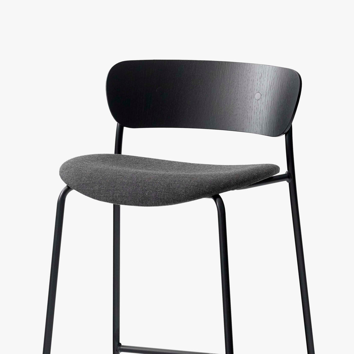 Pur_norsk Pavilion AV8 – detalj av sete og rygg i en eksempelutførelse.