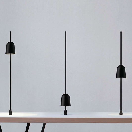 Ascent - Bordlampe med plugg - Sort