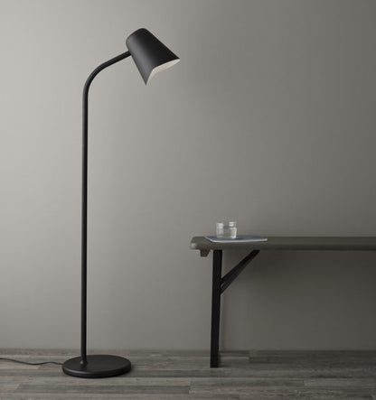 Me - Gulvlampe - Sort