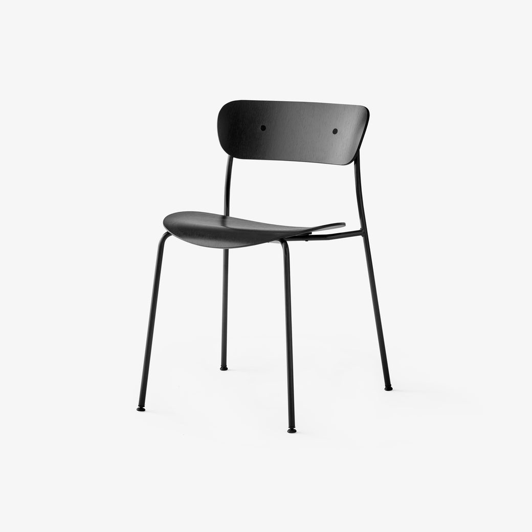 Pavilion AV1 - Lakkert eik