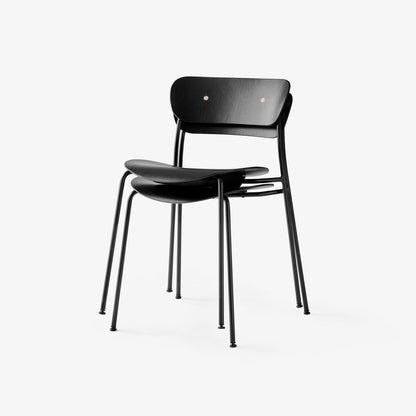 Pavilion AV1 - Lakkert eik