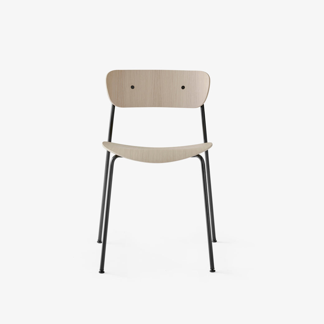 Pavilion AV1 - Lakkert eik