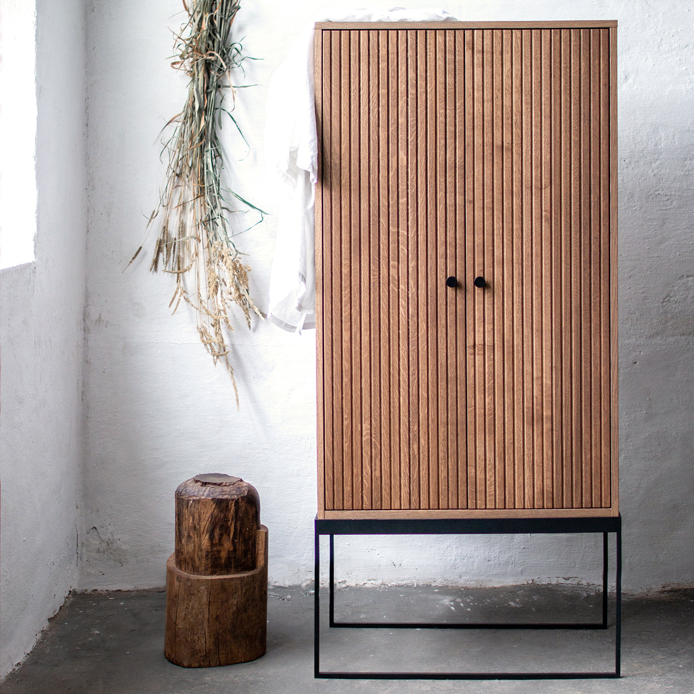 Dis - Skap 168 x 80 cm - Rillet front